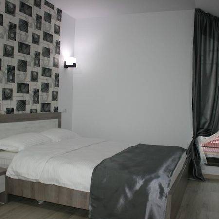 Hotel Riana à Adjud Extérieur photo