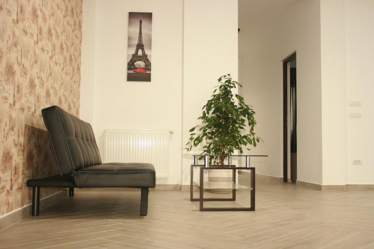 Hotel Riana à Adjud Extérieur photo