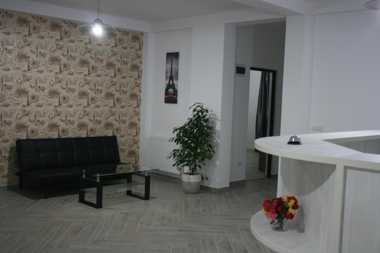 Hotel Riana à Adjud Extérieur photo