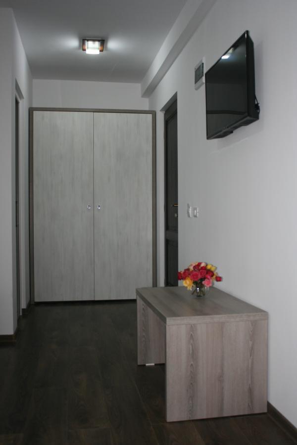 Hotel Riana à Adjud Extérieur photo