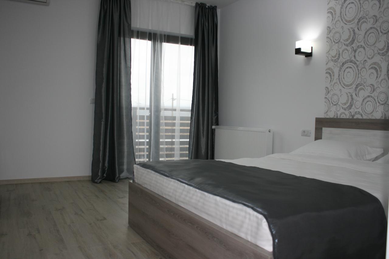 Hotel Riana à Adjud Extérieur photo
