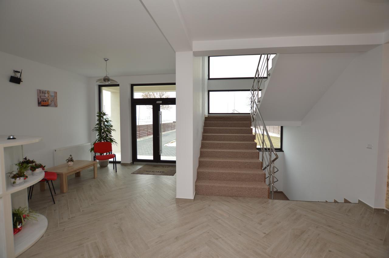 Hotel Riana à Adjud Extérieur photo