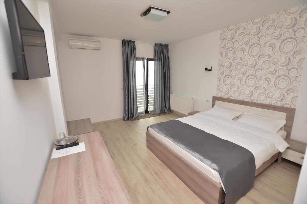 Hotel Riana à Adjud Extérieur photo