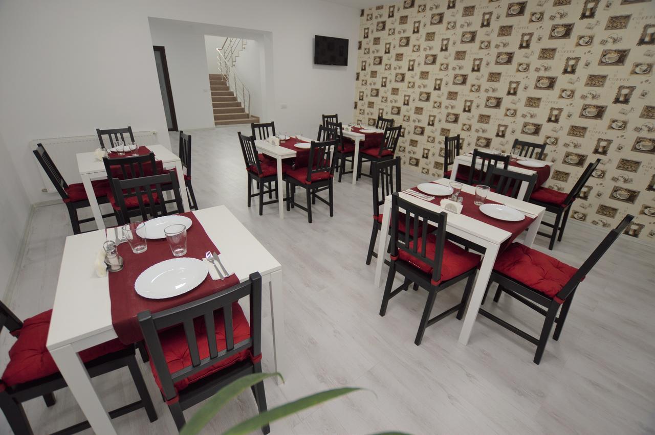 Hotel Riana à Adjud Extérieur photo