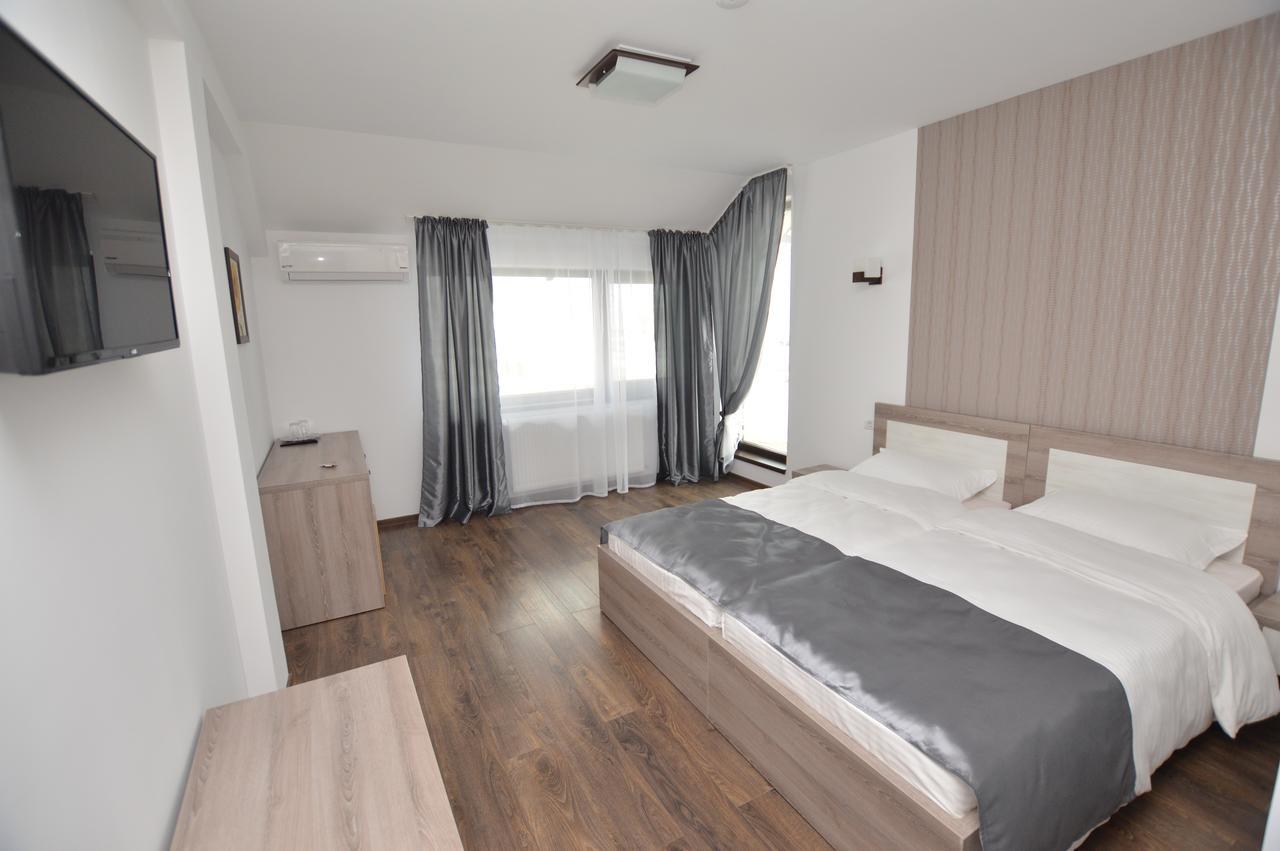 Hotel Riana à Adjud Extérieur photo
