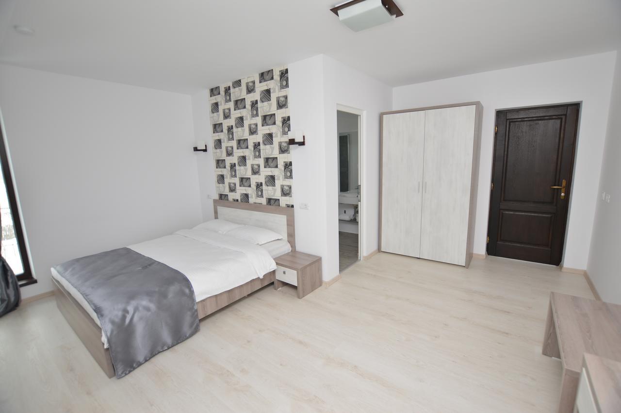 Hotel Riana à Adjud Extérieur photo