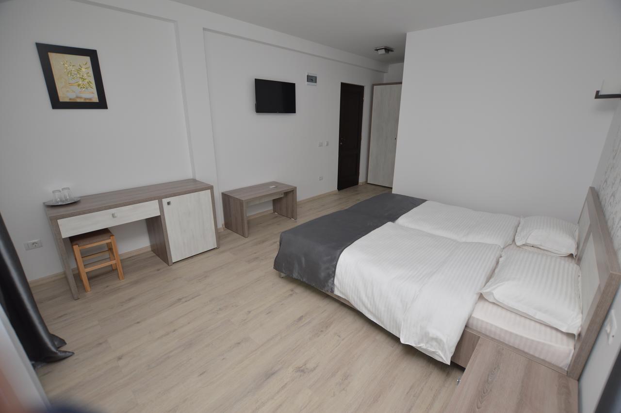 Hotel Riana à Adjud Extérieur photo
